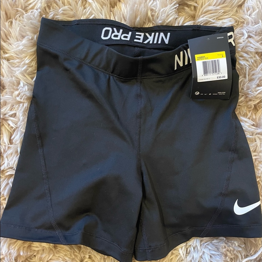 NWT NEVER WORN Womens nike pro shorts